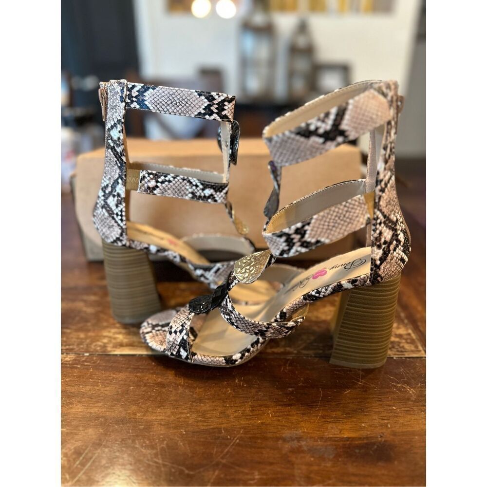 Penny Loves Kenny Women's Tymber Heeled Sandal